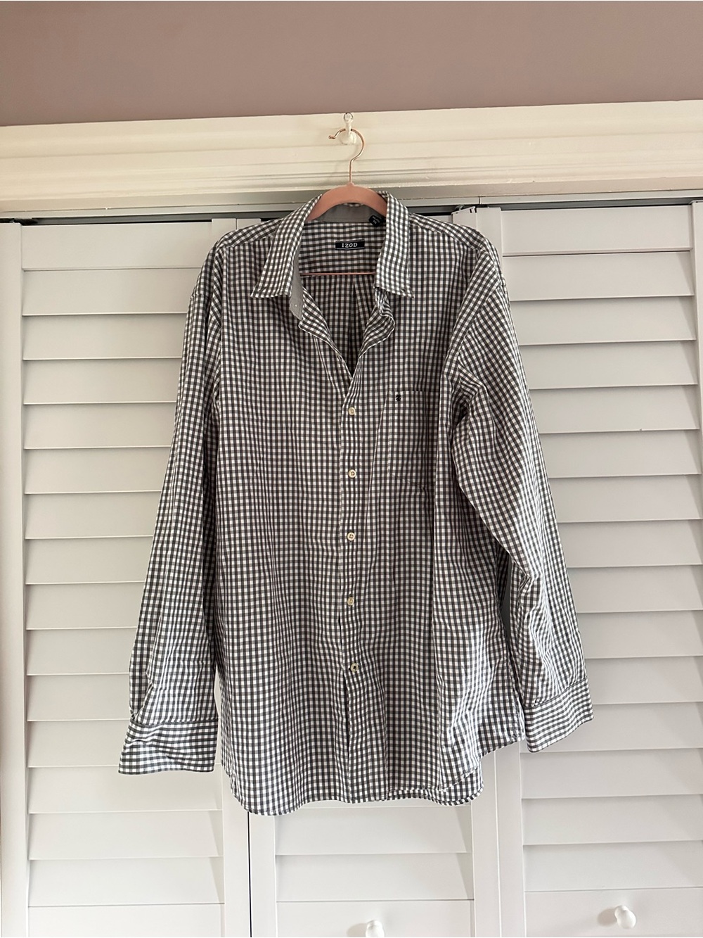 Izod Men's Gray and White Check Button-Down Shirt